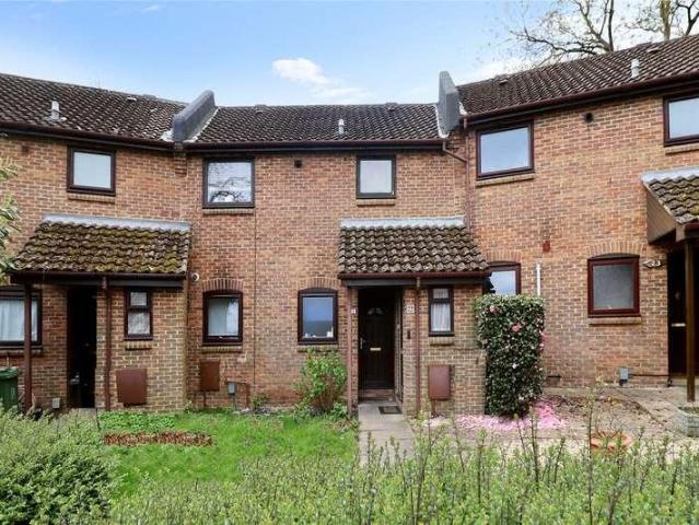 Flat for sale in Woking, Surrey
