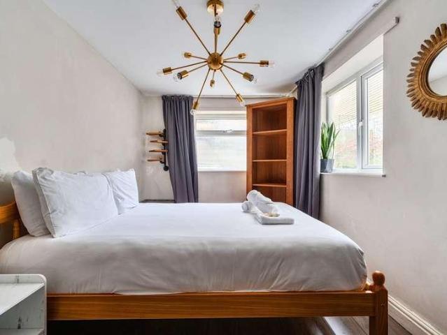 Flat for sale in Stokes Croft, Feckenham