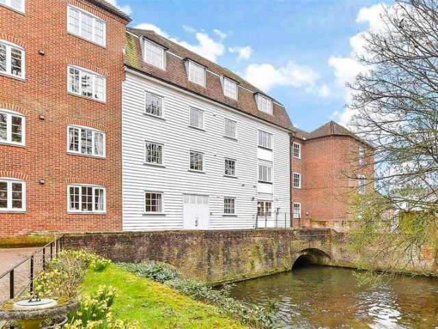 Flat for sale in The King's Mile, The Bridge