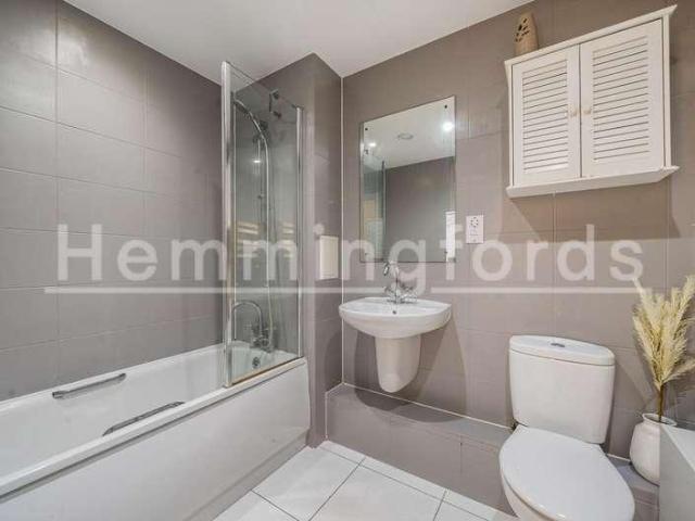 Flat for sale in Hoxton, Greater London