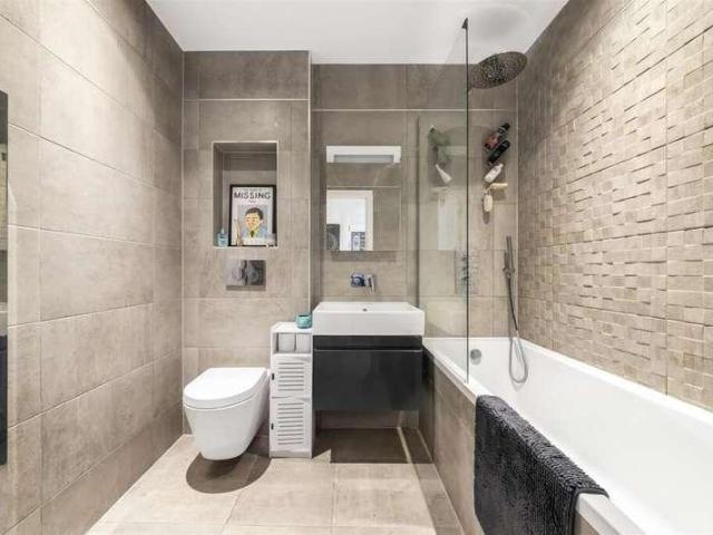 Flat for sale in London Borough of Croydon, Purley