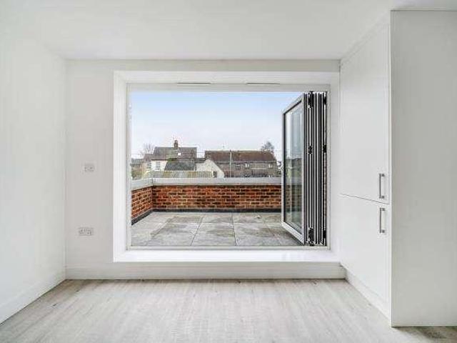 Flat for sale in Berrick Salome, Oxfordshire