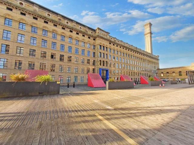 Flat for sale in West Yorkshire
