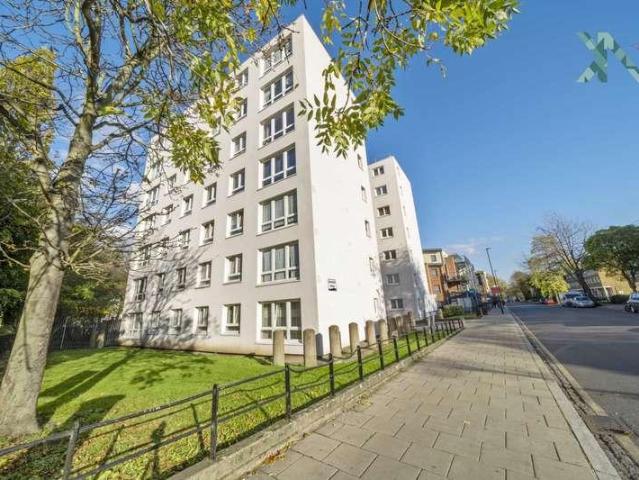 Flat for sale in Brixton, Greater London