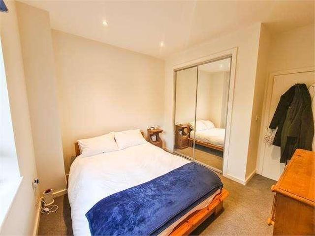Flat for sale in Isleworth, Spring Grove