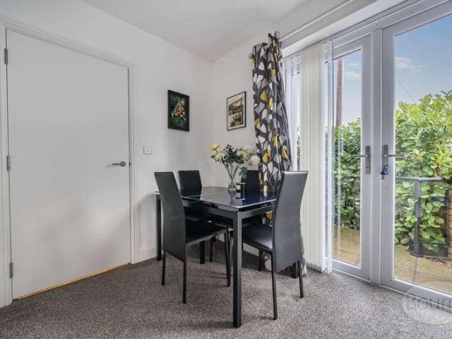 Flat for sale in Fole, Surrey
