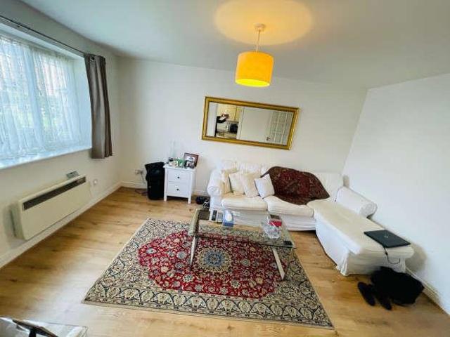 Flat for sale in Golders Green, Greater London