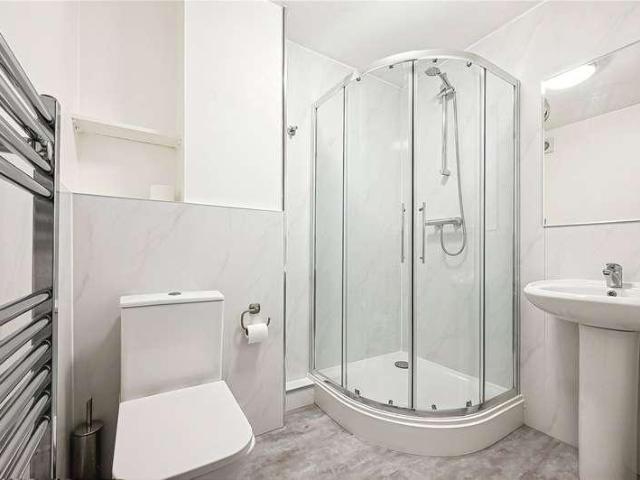 Flat for sale in Beckenham, Greater London