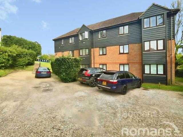 Flat for sale in Fole, Surrey