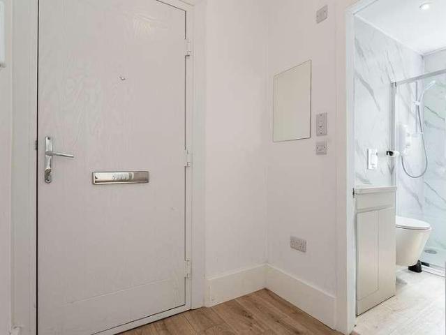 Flat for sale in Leith Links, Scotland