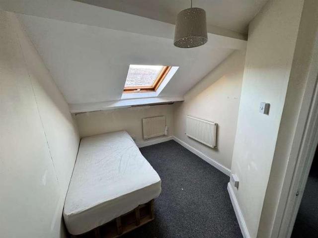Flat for sale in Porth, Wales