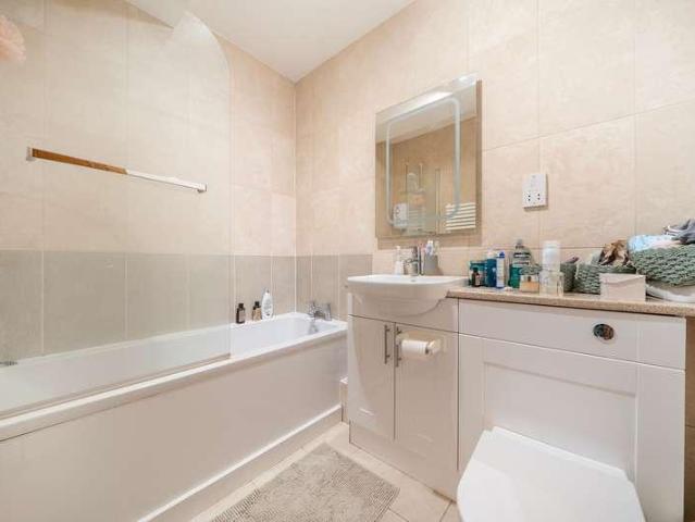 Flat for sale in Rotherhithe, Greater London