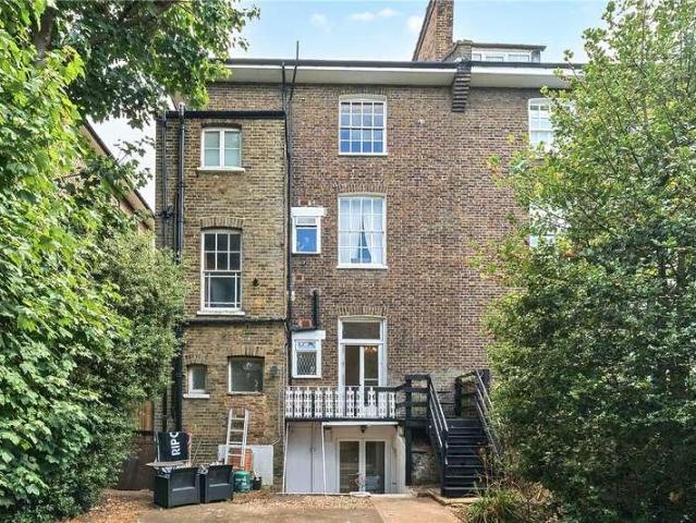 Flat for sale in Blackheath Royal Standard, Greater London
