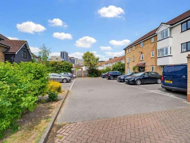 Flat for sale in Alperton, Greater London