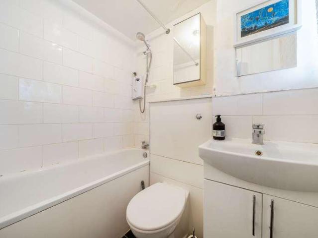 Flat for sale in Bermondsey, Greater London