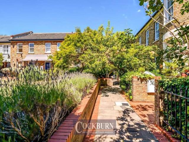 Flat for sale in West Norwood, Greater London