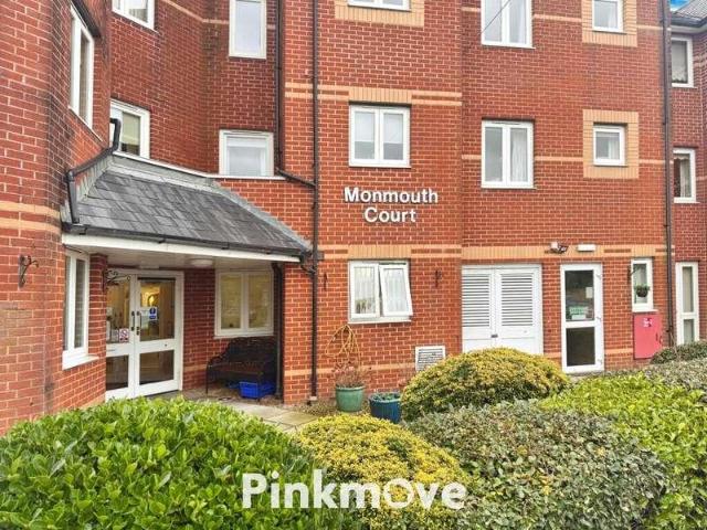 Flat for sale in Allt-yr-yn, Wales