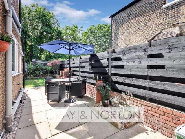 Flat for sale in London Borough of Croydon, Greater London