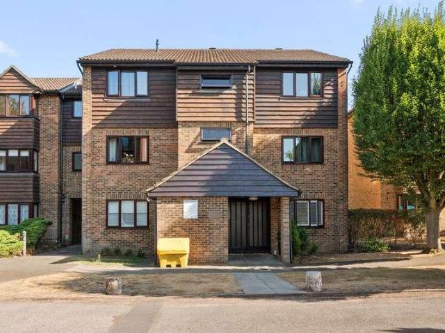 Flat for sale in Blackhills, Surrey