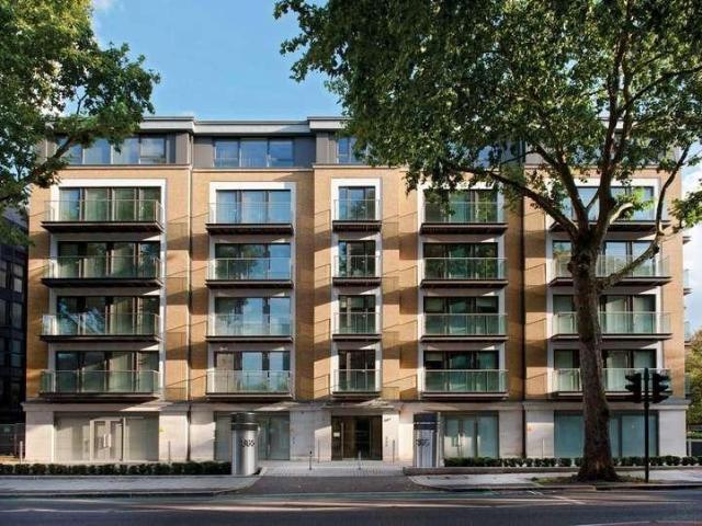 Flat for sale in London Borough of Hounslow, Strand