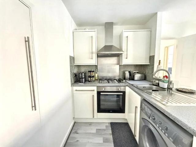 Flat for sale in Barnet Vale, Greater London