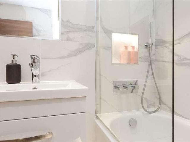 Flat for sale in Hillview, Surrey