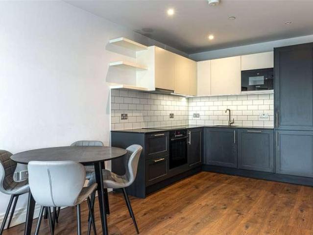 Flat for sale in London Borough of Ealing, Greater London