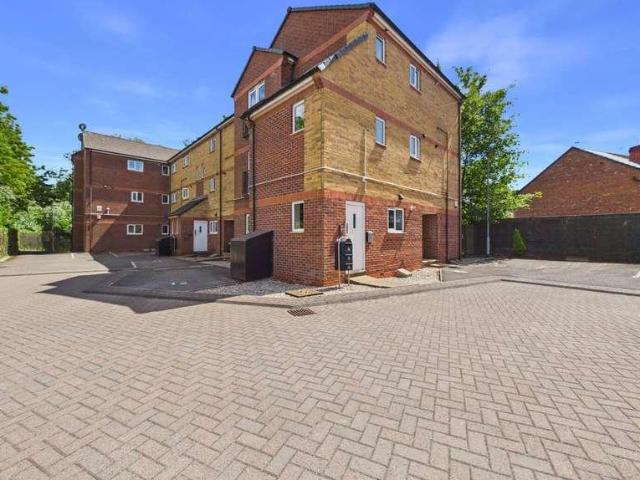 Flat for sale in South Elmsall, West Yorkshire