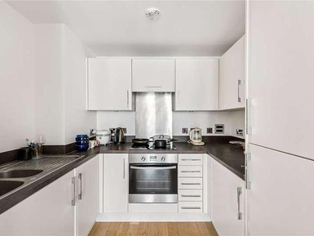 Flat for sale in Hoxton, Greater London
