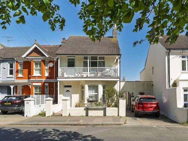 Flat for sale in West Worthing, Worthing