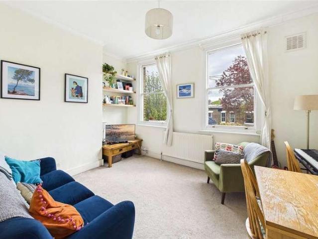 Flat for sale in Herne Hill, Greater London