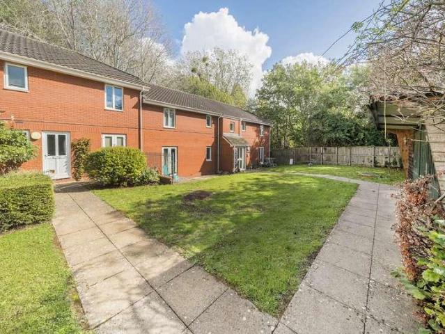 Flat for sale in Feckenham, City Of Bristol