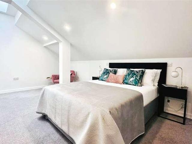 Flat for sale in Birch Green, Lower Halliford