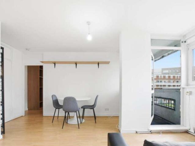 Flat for sale in Haggerston, Greater London