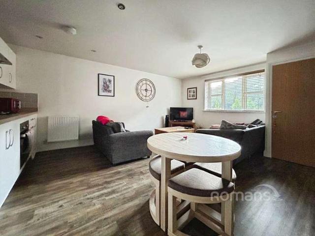 Flat for sale in Hart, Hampshire