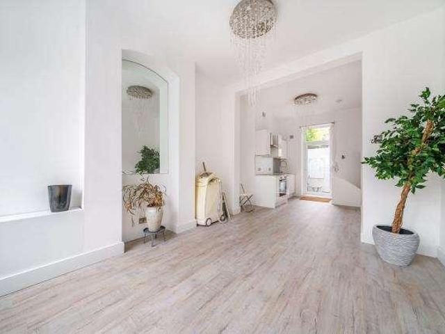 Flat for sale in Kensal Town, Bayswater