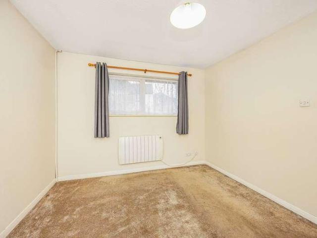 Flat for sale in Harold Wood, Greater London