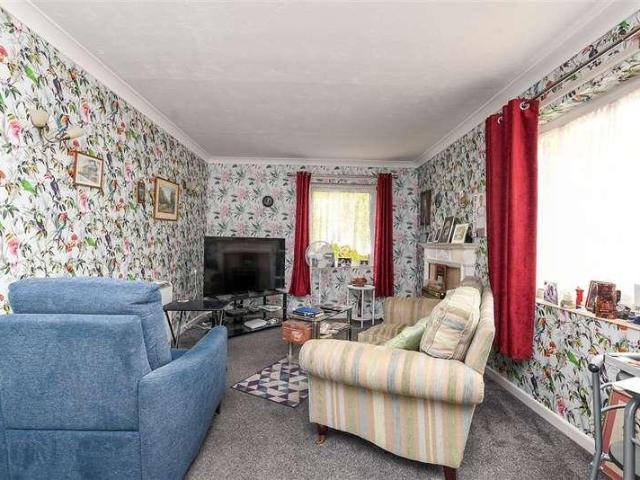 Flat for sale in Red Hill, Surrey