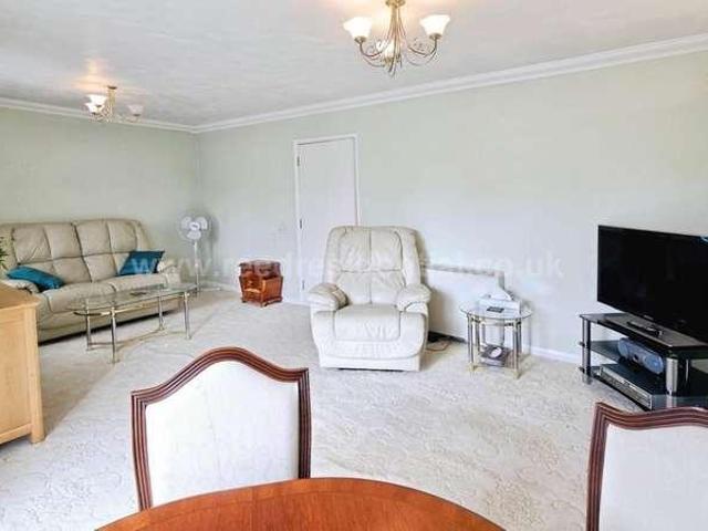 Flat for sale in Prittlewell, Alton Barnes