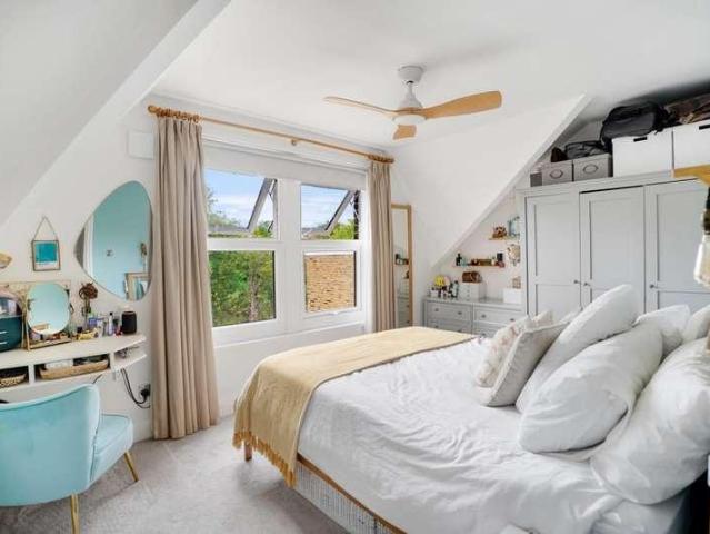 Flat for sale in Penge, Greater London