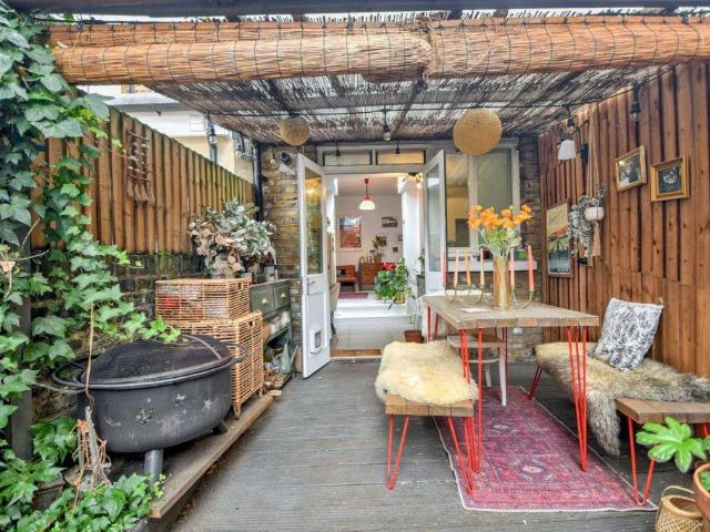 Flat for sale in Holloway, Lower Holloway