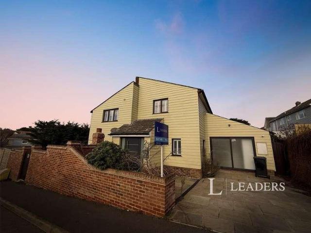 Flat for sale in Fordham Heath, Essex