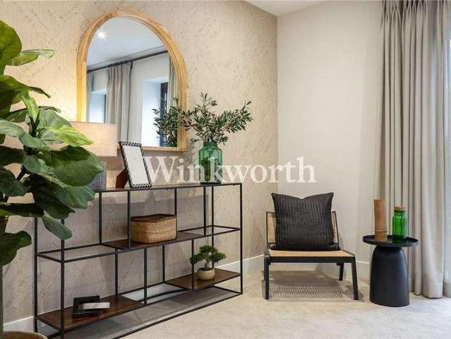Flat for sale in Greater London