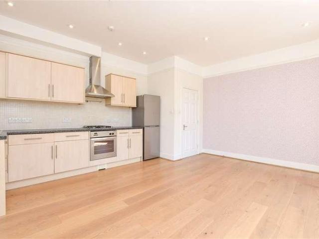 Flat for sale in Reigate, Reigate and Banstead