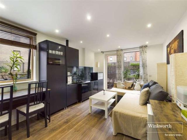 Flat for sale in Harlesden, Greater London
