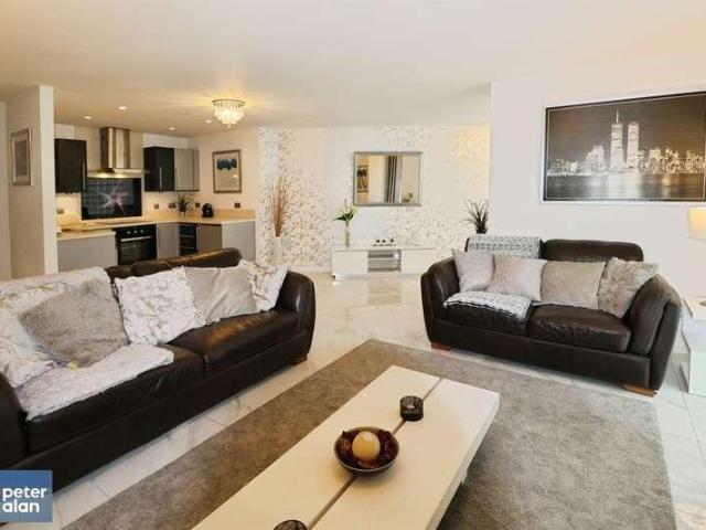 Flat for sale in Crockherbtown, Falcon Lodge