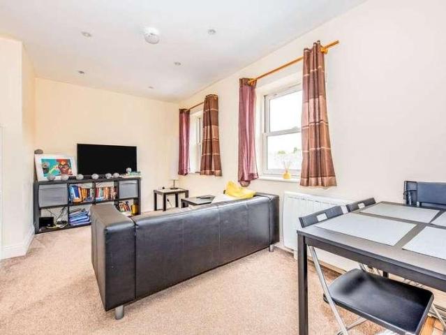 Flat for sale in Cargate, Rushmoor