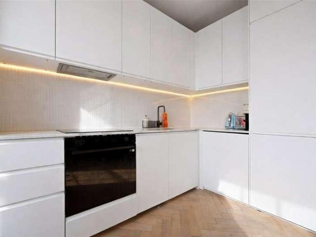 Flat for sale in Angel, Greater London