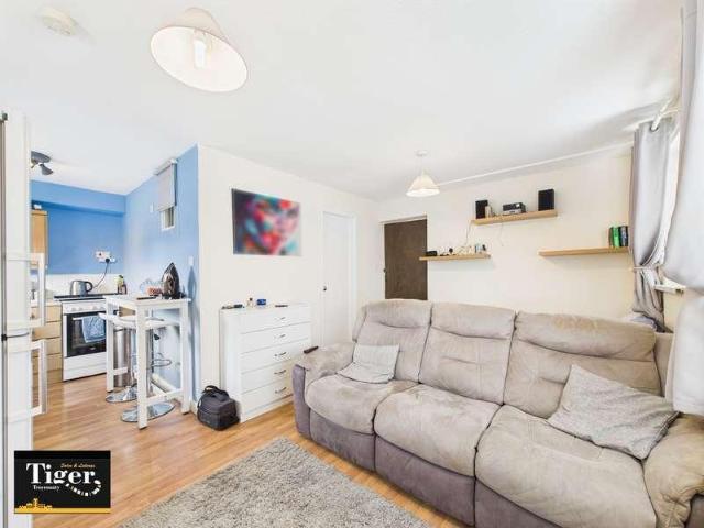 Flat for sale in Cabus, Lancashire