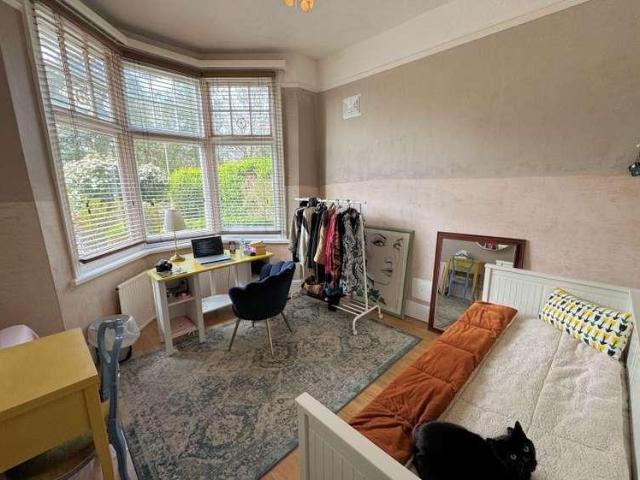 Flat for sale in Finchley, Greater London
